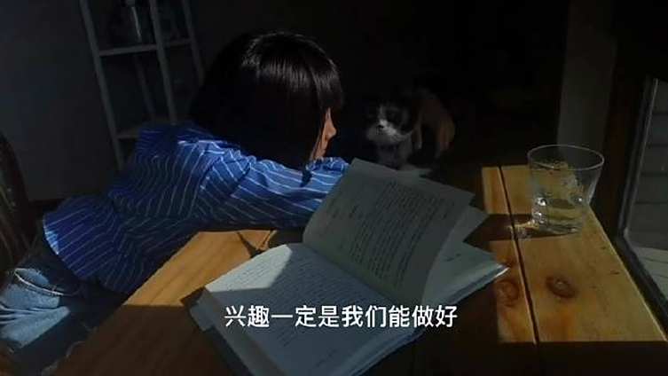 世界读书日,阅读正当时,小叶来给你读人的全景啦～在@电视剧冰糖炖雪梨 中我有幸出演哲学系女